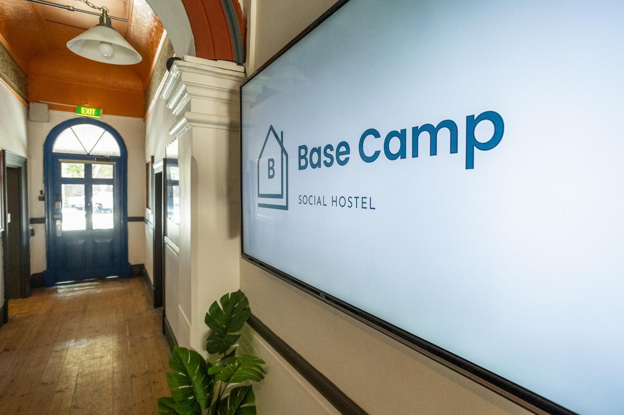 Base Camp Hostel แอดิเลด ภายนอก รูปภาพ